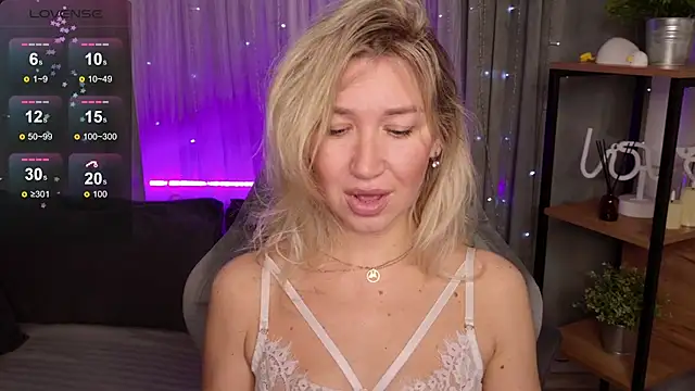 MilaBott online show from November 7, 2025, 8:24 pm