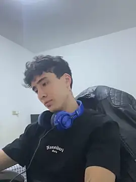 gojo satoru 18 online show from February 3, 2026, 2:53 am