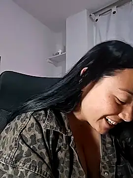 Snapshot of helena_smith chatting on December 15, 2025, 2:28 am helena smith online show from December 15, 2025, 2:28 am