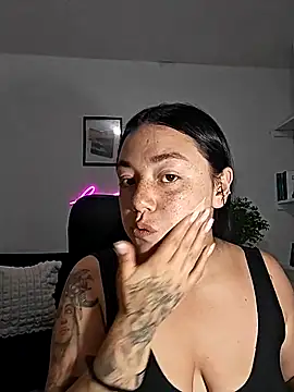 Snapshot of helena_smith chatting on October 23, 2025, 2:54 am helena smith online show from October 23, 2025, 2:54 am