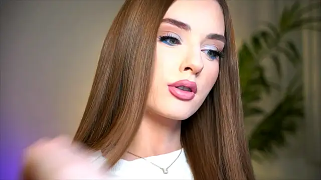 petitegonwiild online show from March 12, 2026, 6:12 pm