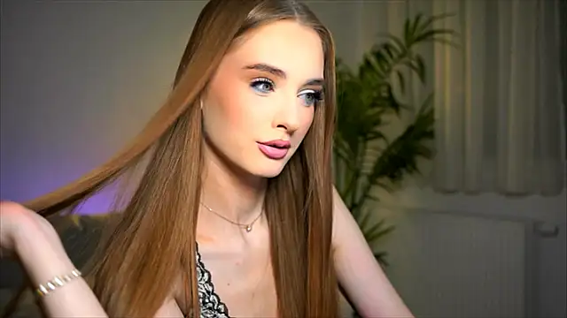 petitegonwiild online show from April 13, 2026, 4:22 pm