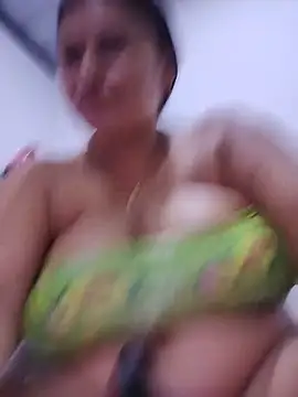 Snapshot of Horny-Mommy-Dirty chatting on May 18, 2026, 2:33 am Horny-Mommy-Dirty online show from May 18, 2026, 2:33 am
