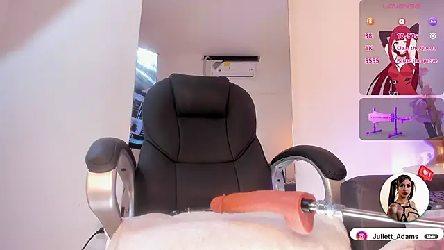 Snapshot of Juliett_Adams_ chatting on October 9, 2025, 2:12 am Juliett Adams online show from October 9, 2025, 2:12 am