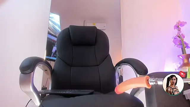 Snapshot of Juliett_Adams_ chatting on October 18, 2025, 1:07 am Juliett Adams online show from October 18, 2025, 1:07 am