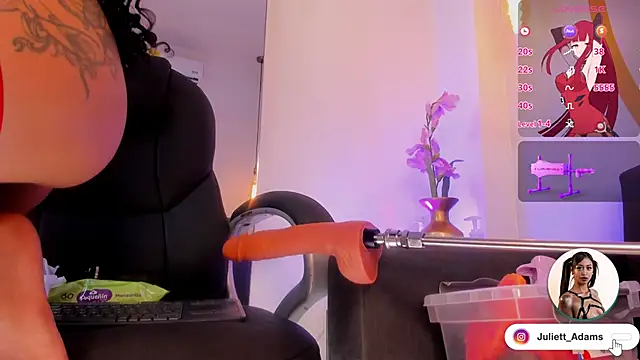 Snapshot of Juliett_Adams_ chatting on October 17, 2025, 12:47 am Juliett Adams online show from October 17, 2025, 12:47 am