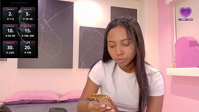 Snapshot of GabrielaLugo chatting on June 14, 2026, 12:50 pm GabrielaLugo online show from June 14, 2026, 12:50 pm