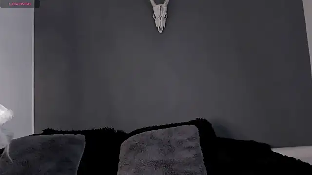 Snapshot of Aliz01 chatting on December 19, 2024, 2:34 am Aliz01 online show from December 19, 2024, 2:34 am