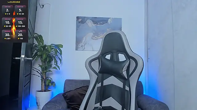 Snapshot of Yeiko_Romero_ chatting on October 9, 2025, 8:04 am Yeiko Romero online show from October 9, 2025, 8:04 am