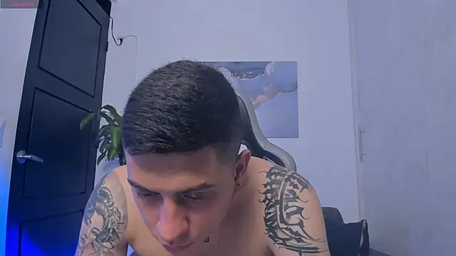 Snapshot of Yeiko_Romero_ chatting on November 12, 2025, 11:41 pm Yeiko Romero online show from November 12, 2025, 11:41 pm