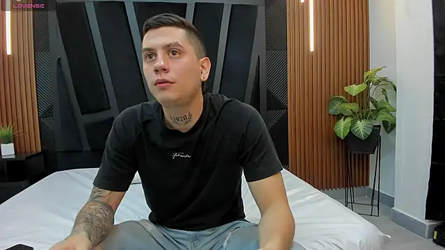 Yeiko Romero  online show from March 6, 2025, 5:22 pm