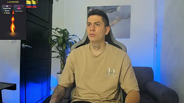 Snapshot of Yeiko_Romero_ chatting on November 8, 2025, 8:45 pm Yeiko Romero online show from November 8, 2025, 8:45 pm