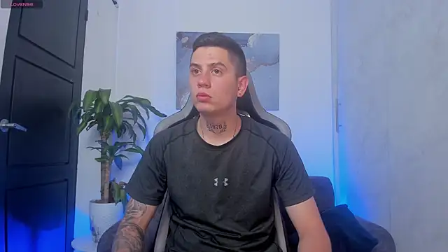 Snapshot of Yeiko_Romero_ chatting on November 21, 2025, 7:02 pm Yeiko Romero online show from November 21, 2025, 7:02 pm