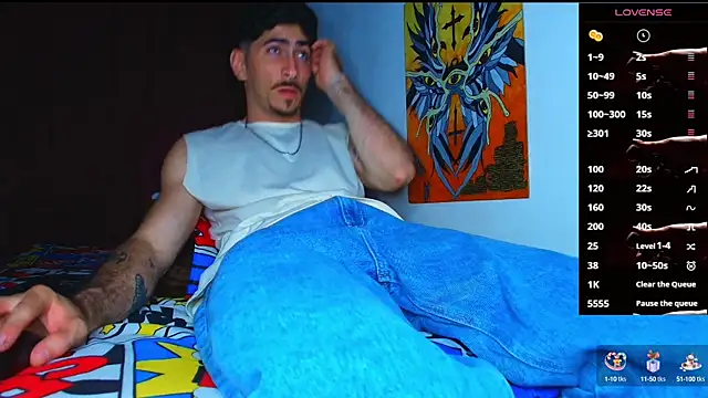 Thomass00 online show from October 14, 2025, 11:36 pm