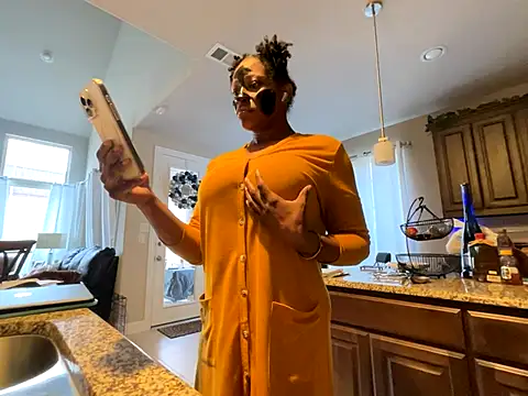 Snapshot of wynterheat chatting on November 19, 2025, 10:21 pm wynterheat online show from November 19, 2025, 10:21 pm