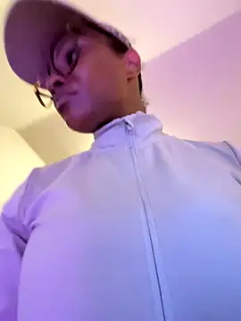 Snapshot of wynterheat chatting on October 17, 2025, 12:51 pm wynterheat online show from October 17, 2025, 12:51 pm