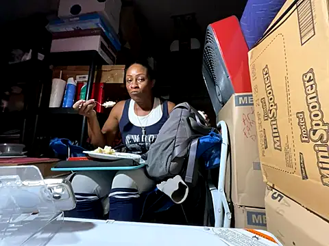 Snapshot of wynterheat chatting on November 4, 2025, 12:20 pm wynterheat online show from November 4, 2025, 12:20 pm