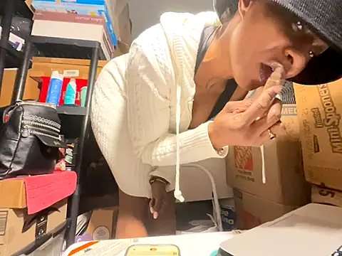 Snapshot of wynterheat chatting on November 27, 2025, 5:13 pm wynterheat online show from November 27, 2025, 5:13 pm