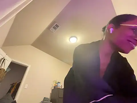 Snapshot of wynterheat chatting on November 3, 2025, 1:11 am wynterheat online show from November 3, 2025, 1:11 am