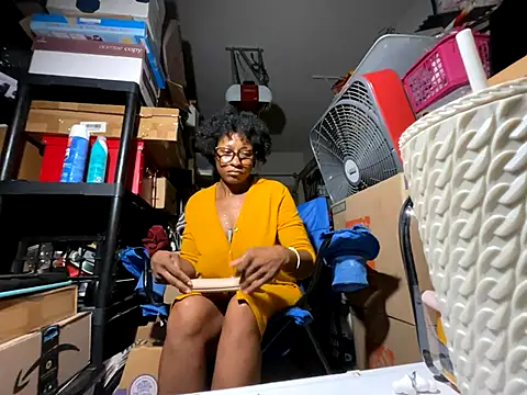 Snapshot of wynterheat chatting on October 28, 2025, 12:26 pm wynterheat online show from October 28, 2025, 12:26 pm