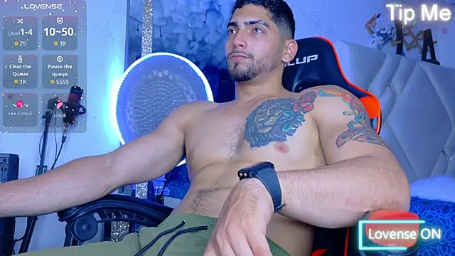 Snapshot of Rich_boy01 chatting on November 11, 2025, 7:19 pm Rich boy01 online show from November 11, 2025, 7:19 pm