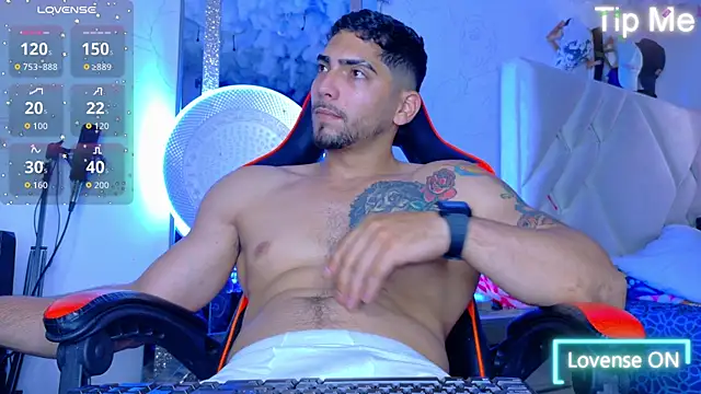 Snapshot of Rich_boy01 chatting on November 10, 2025, 2:22 pm Rich boy01 online show from November 10, 2025, 2:22 pm