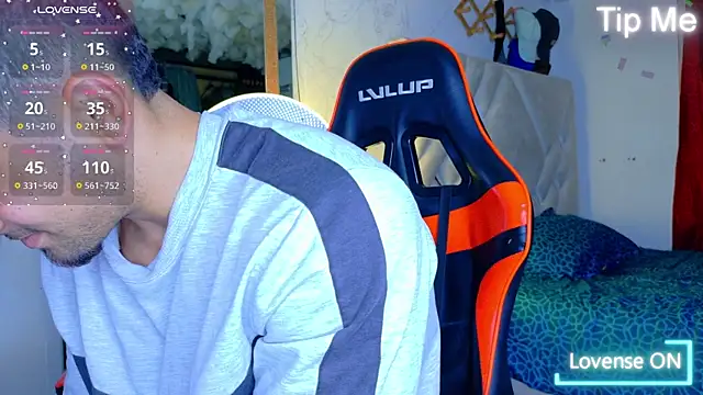 Snapshot of Rich_boy01 chatting on October 28, 2025, 9:25 pm Rich boy01 online show from October 28, 2025, 9:25 pm