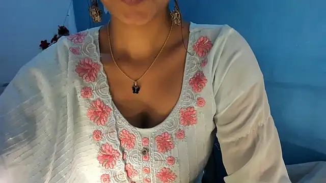 Snapshot of aarjulove chatting on April 11, 2026, 7:45 am aarjulove online show from April 11, 2026, 7:45 am