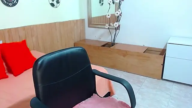 Snapshot of Suxxxy_ chatting on November 14, 2025, 1:48 pm Suxxxy online show from November 14, 2025, 1:48 pm