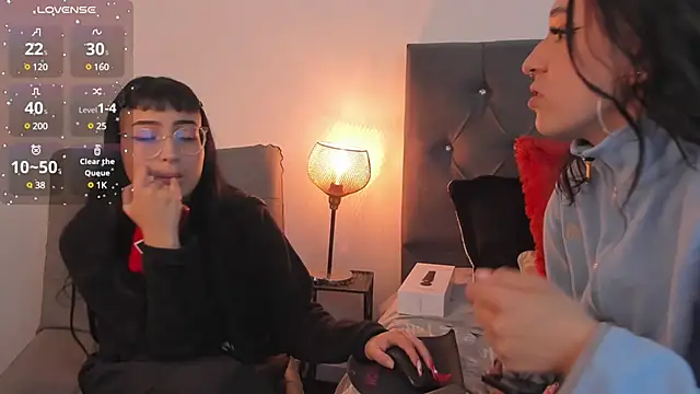 Snapshot of Zowi_Hottiee chatting on January 18, 2025, 3:31 am Zowi Hottiee online show from January 18, 2025, 3:31 am