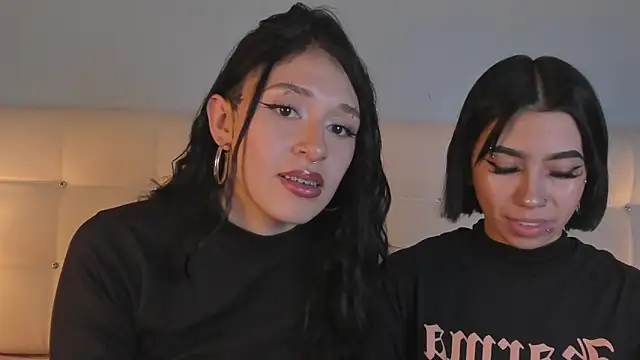 Snapshot of Zowi_Hottiee chatting on March 11, 2025, 3:04 am Zowi Hottiee online show from March 11, 2025, 3:04 am