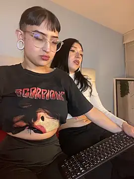 Snapshot of Zowi_Hottiee chatting on March 1, 2025, 2:48 am Zowi Hottiee online show from March 1, 2025, 2:48 am