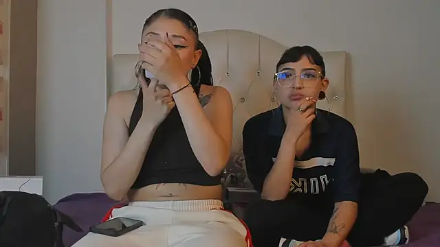 Snapshot of Zowi_Hottiee chatting on January 15, 2025, 2:27 am Zowi Hottiee online show from January 15, 2025, 2:27 am