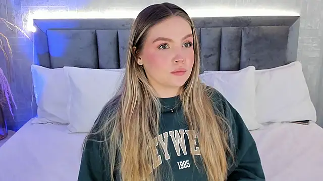 Snapshot of GaiaBaker chatting on November 10, 2025, 1:38 pm GaiaBaker online show from November 10, 2025, 1:38 pm