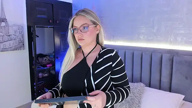 Snapshot of GaiaBaker chatting on November 28, 2025, 1:55 pm GaiaBaker online show from November 28, 2025, 1:55 pm