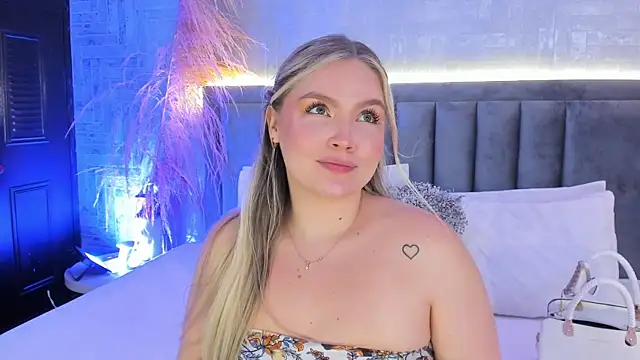 Snapshot of GaiaBaker chatting on December 3, 2025, 1:43 pm GaiaBaker online show from December 3, 2025, 1:43 pm