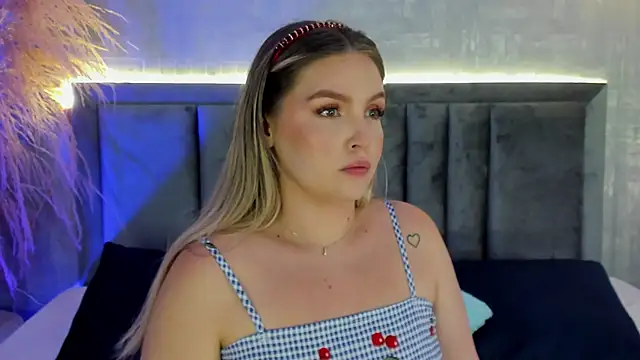 Snapshot of GaiaBaker chatting on October 31, 2025, 4:14 pm GaiaBaker online show from October 31, 2025, 4:14 pm