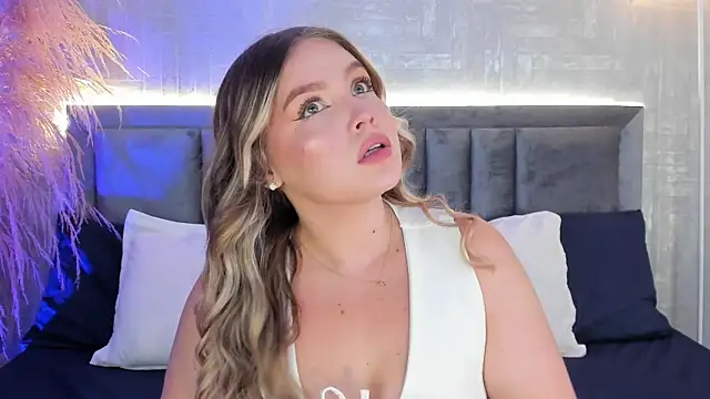 Snapshot of GaiaBaker chatting on October 29, 2025, 1:32 pm GaiaBaker online show from October 29, 2025, 1:32 pm