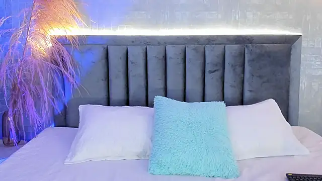 Snapshot of GaiaBaker chatting on November 9, 2025, 3:38 pm GaiaBaker online show from November 9, 2025, 3:38 pm