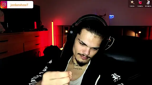 Snapshot of JordanShow chatting on October 8, 2025, 8:20 pm JordanShow online show from October 8, 2025, 8:20 pm