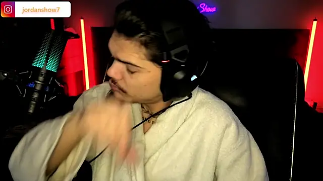 Snapshot of JordanShow chatting on December 4, 2025, 2:49 pm JordanShow online show from December 4, 2025, 2:49 pm