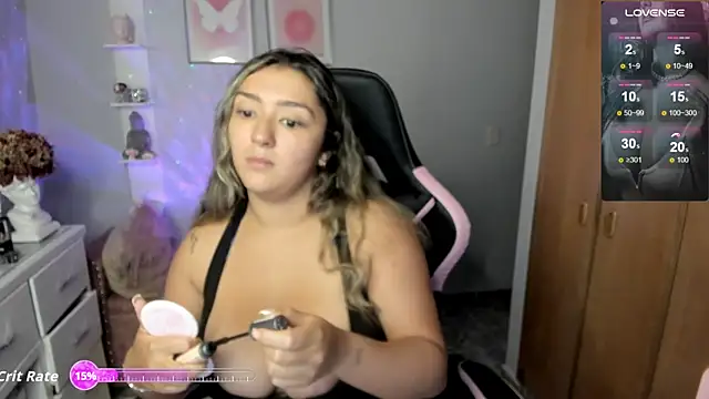 Snapshot of Melannyy_ chatting on April 23, 2026, 1:34 am Melannyy online show from April 23, 2026, 1:34 am