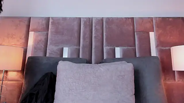 Snapshot of Nia_Bunny chatting on November 19, 2025, 12:16 pm Nia Bunny online show from November 19, 2025, 12:16 pm