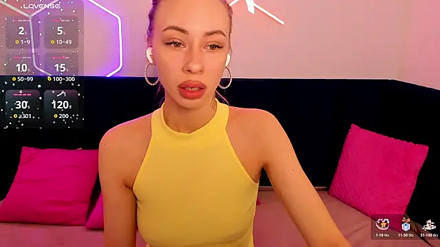 Snapshot of Diana_Garrett chatting on February 8, 2026, 1:36 am Diana Garrett online show from February 8, 2026, 1:36 am