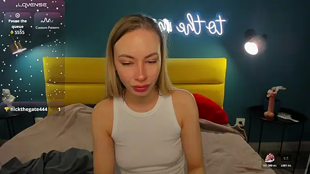 Snapshot of Diana_Garrett chatting on March 13, 2026, 1:43 am Diana Garrett online show from March 13, 2026, 1:43 am