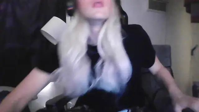 Snapshot of sexyblondetrans chatting on October 28, 2025, 9:03 pm sexyblondetrans online show from October 28, 2025, 9:03 pm