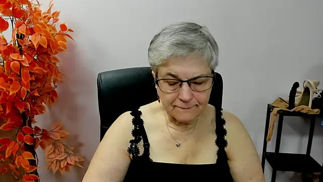 Snapshot of IrisDream chatting on October 15, 2025, 6:33 am IrisDream online show from October 15, 2025, 6:33 am