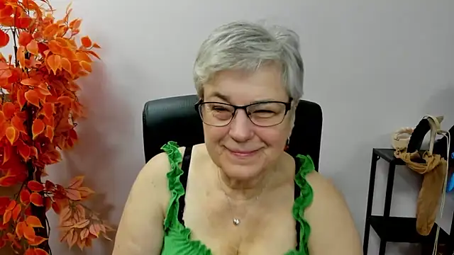 Snapshot of IrisDream chatting on October 17, 2025, 6:50 am IrisDream online show from October 17, 2025, 6:50 am