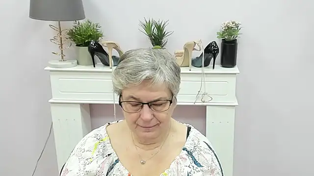 IrisDream online show from February 9, 2026, 7:06 am