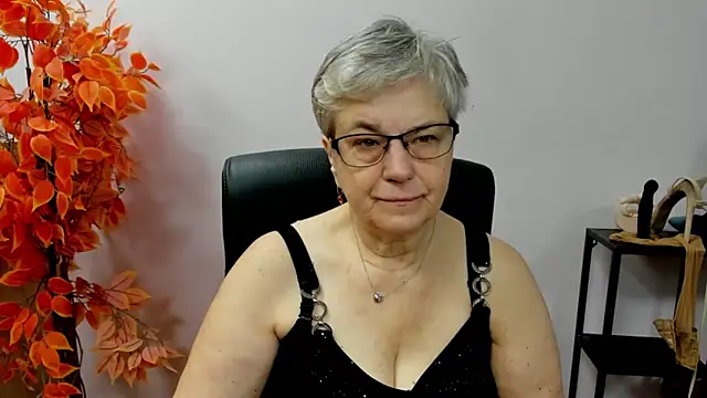 Snapshot of IrisDream chatting on October 16, 2025, 6:21 am IrisDream online show from October 16, 2025, 6:21 am